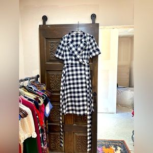 Brooks Brothers Gingham Navy and White waist tie. Size 6